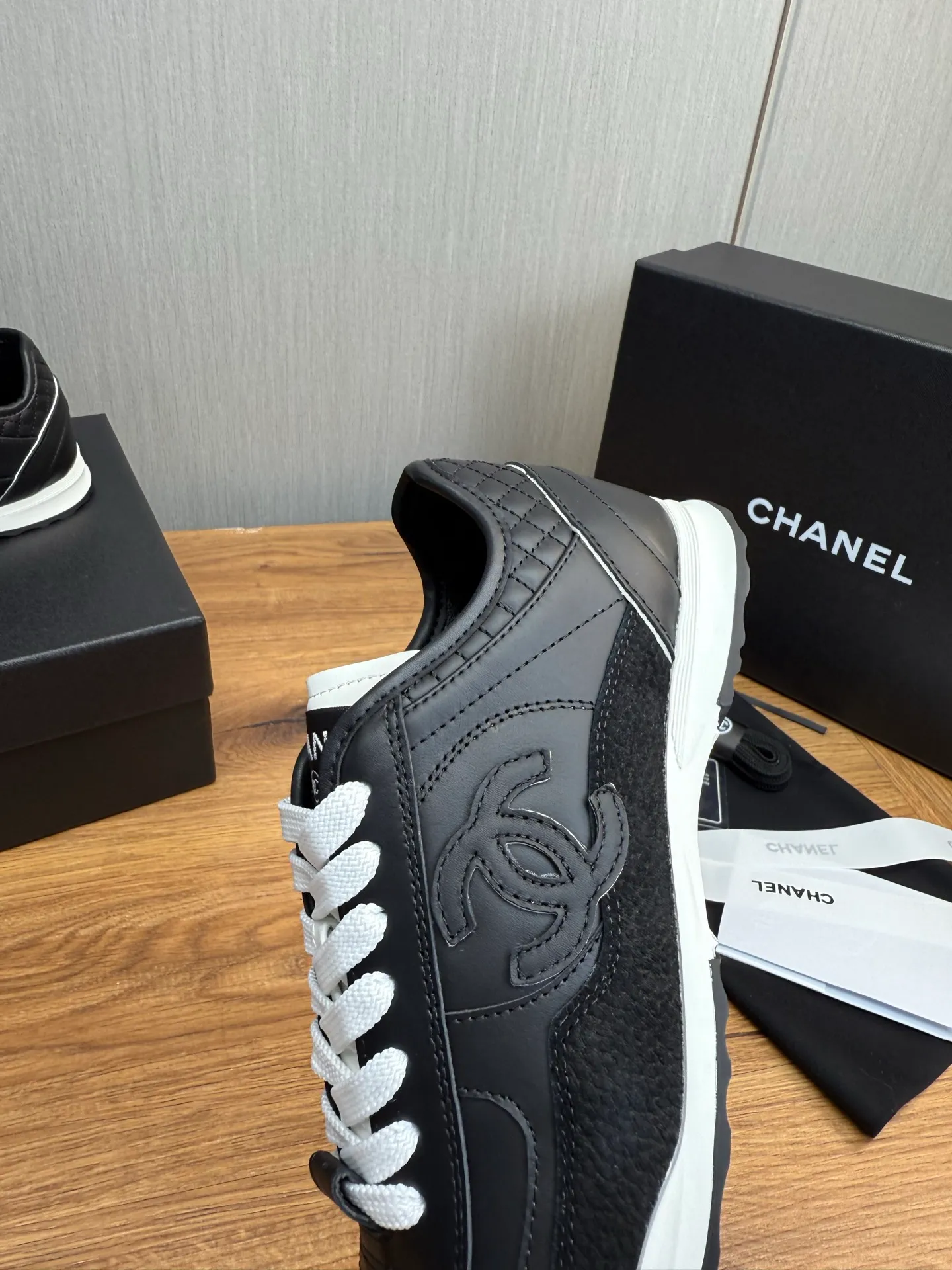 Men's men's shoes 💰600💰 Chanel Chanel 25A latest couple's white shoes casual sports shoes skate shoes 🩷💚 original purchase and development production Xiaoxiang C Home counter another super hot model, loved by Internet celebrity bloggers and ladies, various praises on social platforms, super popular and high quality 😍😍 latest material classic black and white color matching The upper foot is full of fashion 🎊🎊 ▪️Material: Original customized imported cowhide material ▪️Inner lining: Customized mesh ▪️Sole: Original open-molded TPU non-slip outsole ▪️Size: 35-44